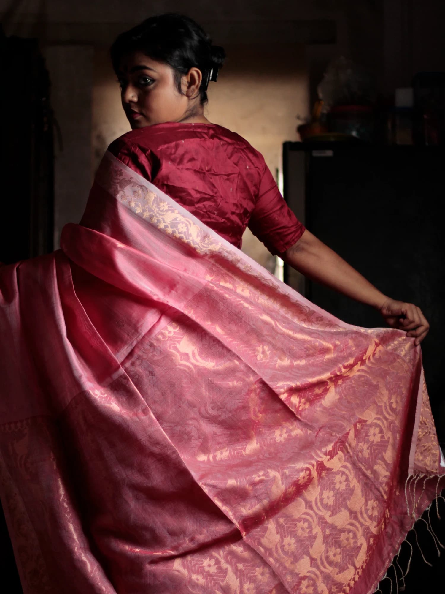 Kaberi Tussar Silk Jamdani Pink Golden Zori Saree thumbnail 2