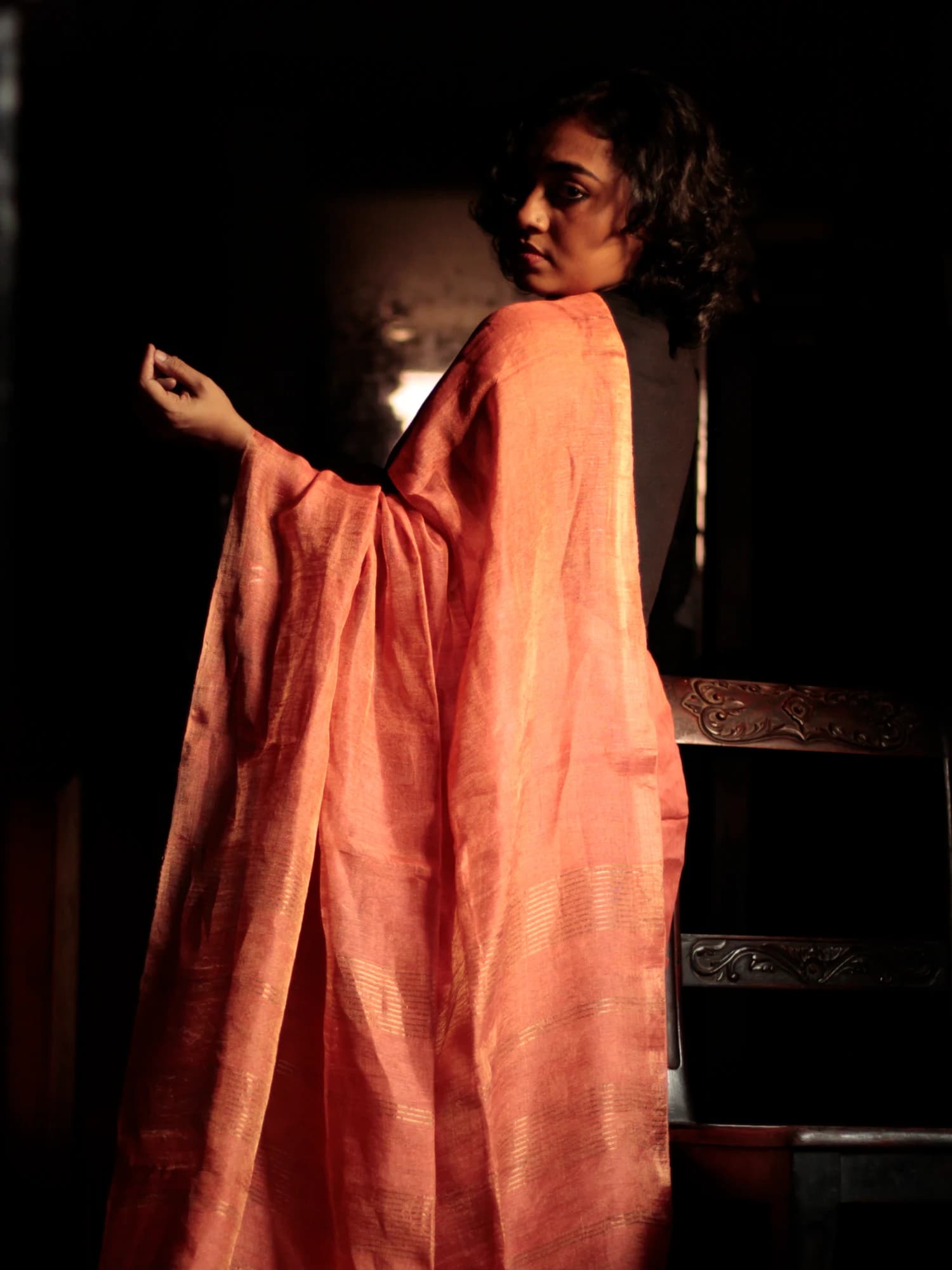 Junk Lea Metallic Rust Peach Tissue Linen Saree thumbnail 2